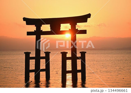海に浮かぶ鳥居 海に浮かぶ鳥居 134496661