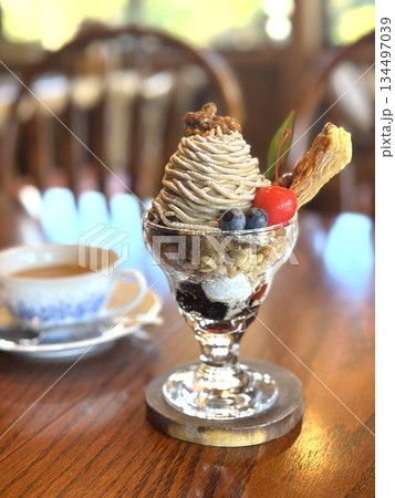 栗　モンブランパフェ 134497039