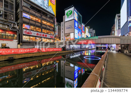 大阪の夜の道頓堀 134499774