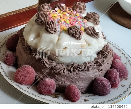 かわいいイチゴケーキ 134500482