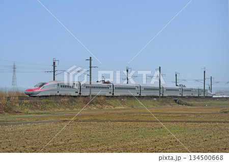 奥羽本線　四ツ小屋－和田　JR東日本　E6系（秋田）　こまち 134500668