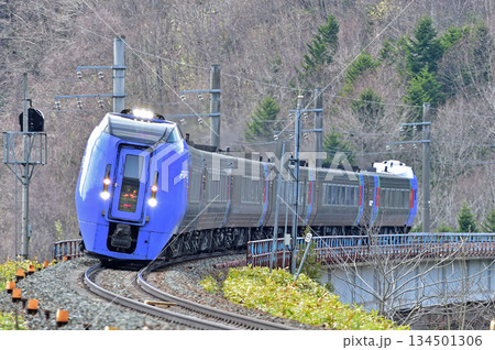 石勝線　東オサワ（信）　JR北海道　キハ283系　スーパーおおぞら 134501306