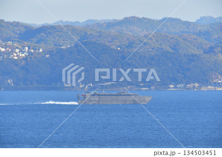 US NAVY　浦賀水道　USS GUAM　T-HST-1 134503451