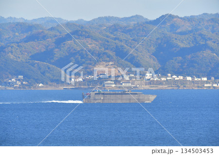 US NAVY　浦賀水道　USS GUAM　T-HST-1 134503453