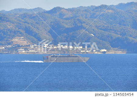 US NAVY　浦賀水道　USS GUAM　T-HST-1 134503454