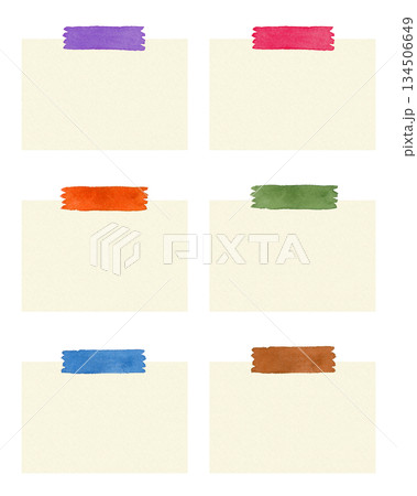 アナログ水彩のマスキングテープで貼られた紙のメモ 134506649