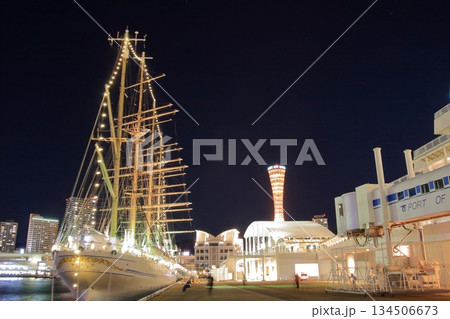 神戸メリケンパークと日本丸と海王丸 134506673
