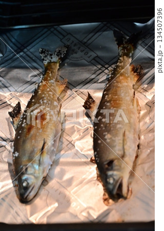 美味しい鮎の塩焼き 美味しい鮎の塩焼き 134507396