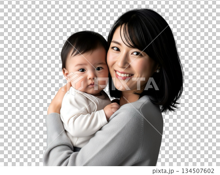 赤ちゃんを優しく抱き寄せる日本人ママの親子イメージ（背景透過） 134507602