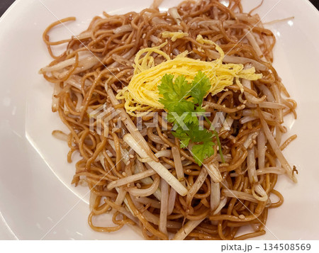 黄ニラ焼きそば 香り豊かな黄ニラを使った炒め麺 黄ニラ焼きそば 香り豊かな黄ニラを使った炒め麺 134508569