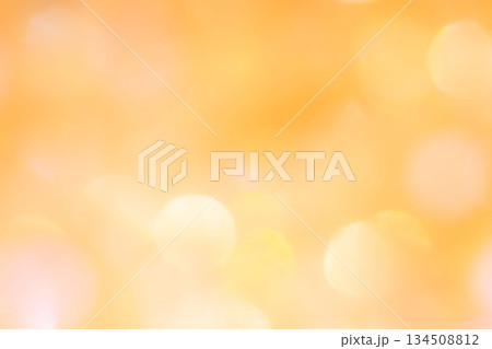 オレンジ黄色　ふんわりキラキラぼかし　グラデーション背景テクスチャー素材 134508812