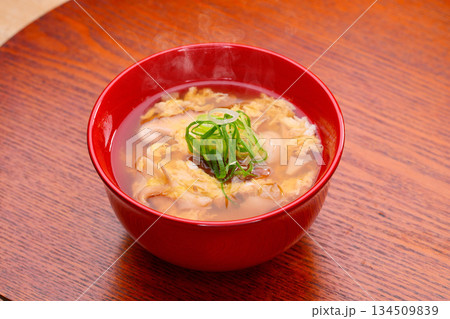 注)湯気は合成です。きのこ(椎茸・舞茸・エリンギ)のかき玉汁、卵スープ、汁物。 注)湯気は合成です。きのこ(椎茸・舞茸・エリンギ)のかき玉汁、卵スープ、汁物。 134509839