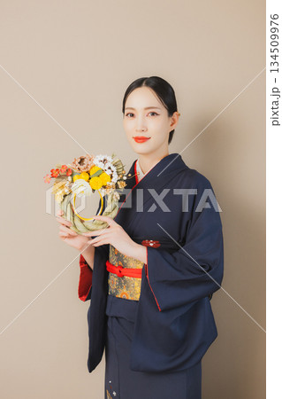 着物を着た女性 134509976