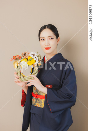 着物を着た女性 134509978