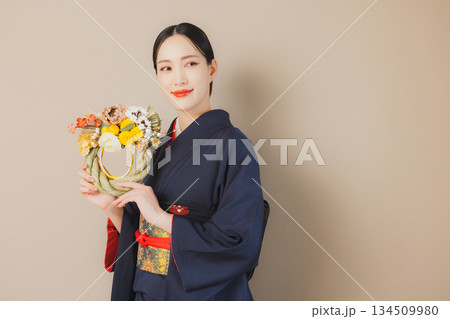 着物を着た女性 134509980