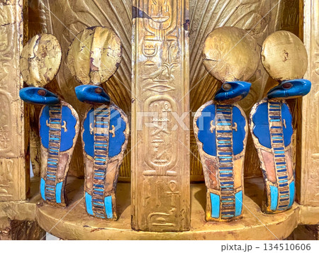 カイロ・エジプト考古学博物館　ツタンカーメンの玉座 134510606