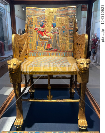 カイロ・エジプト考古学博物館　ツタンカーメンの玉座 134510625