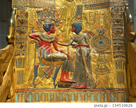 カイロ・エジプト考古学博物館　ツタンカーメンの玉座 134510626