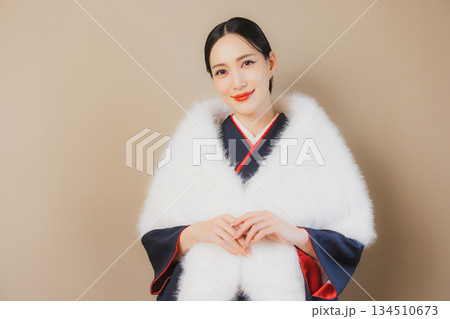 着物を着た女性 着物を着た女性 134510673