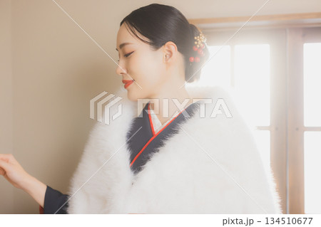 着物を着た女性　 134510677