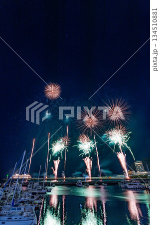 （静岡県）熱海100万ドルの夜景と海上花火 134510881