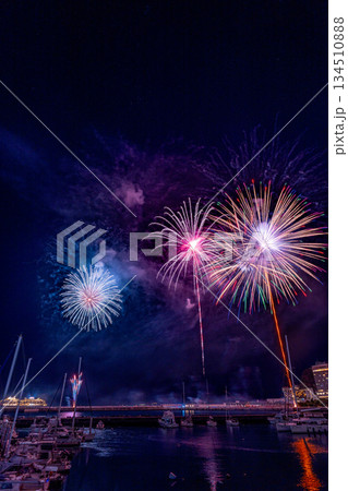 （静岡県）熱海100万ドルの夜景と海上花火 134510888