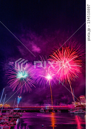 （静岡県）熱海100万ドルの夜景と海上花火 134510897