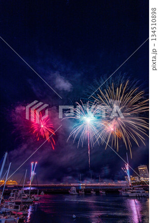 （静岡県）熱海100万ドルの夜景と海上花火 134510898