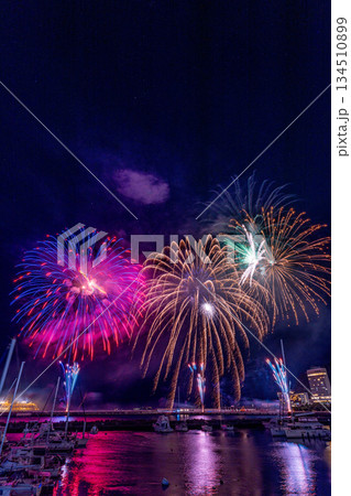（静岡県）熱海100万ドルの夜景と海上花火 134510899