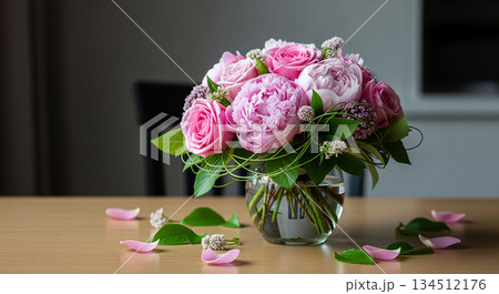 arrangement, elegant, spectacles, lush, lively. 134512176