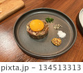 鉄板にのった牛肉のたまご乗せ 134513313