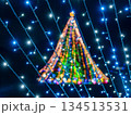 ロマンチックなクリスマスイルミネーション 134513531
