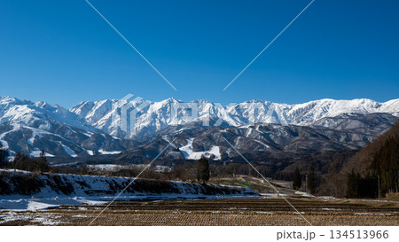 初冬の北アルプス快晴の空 長野県白馬村 初冬の北アルプス快晴の空 長野県白馬村 134513966