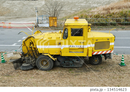 道路維持作業車_ストリートスイーパー_02 134514623