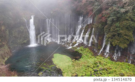 白糸の滝 │ 霧と紅葉が織りなす神秘的な滝壺の風景│ ドローン撮影 134514870