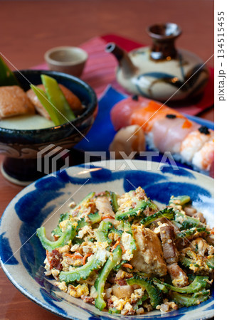 ゴーヤーチャンプルーと泡盛 134515455