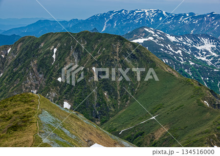 谷川連峰・茂倉岳稜線から見る武能岳・大源太山・七ツ小屋山・巻機山 谷川連峰・茂倉岳稜線から見る武能岳・大源太山・七ツ小屋山・巻機山 134516000