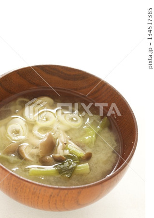 しめじとネギとほうれん草の味噌汁 134517385