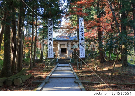 The wooded pathways in the Buddhist temple complex of Chusonji temple in Hiraizumi town of Iwate prefecture in Tohoku, Japan The wooded pathways in the Buddhist temple complex of Chusonji temple in Hiraizumi town of Iwate prefecture in Tohoku, Japan 134517554