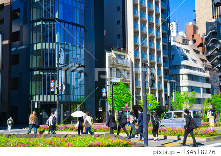 【東京都】5月・朝の新橋駅周辺 134518226