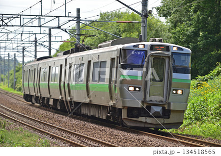 千歳線　島松－北広島　JR北海道　733系　B-107編成（札幌） 134518565