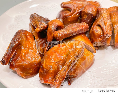 中国の前菜　鳩の唐揚げ（炸鸽子） 134518743