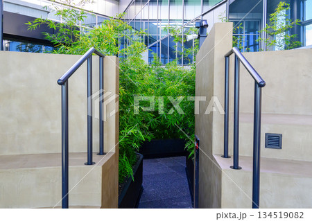 東京都港区　高輪ゲートウェイシティ 　ニュウマン高輪　28階　展望スペース　山吹の庭 134519082