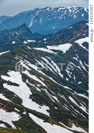 谷川連峰・武能岳から見る蓬峠・大源太山と巻機山 134520567