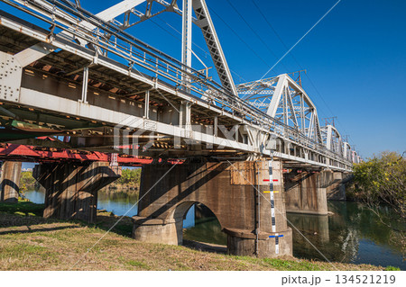 桂川に架かる東海道線鉄橋 京都市 桂川に架かる東海道線鉄橋 京都市 134521219