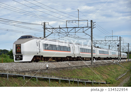 高崎線　岡部－本庄　JR東日本　651系1000番台　OM206編成（大宮）　草津 134522954