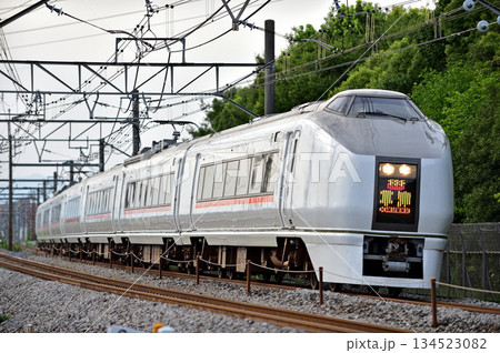 高崎線　本庄－岡部　JR東日本　651系1000番台　OM201編成（大宮）　草津 134523082