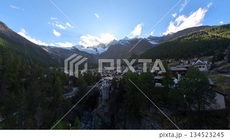 スイスの山岳リゾート・サーズフェー 134523245