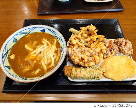 うどん専門店のカレーうどん 134523273