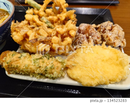 揚げ物（かき揚げ・ちくわの磯辺揚げ・豚天など） 134523283